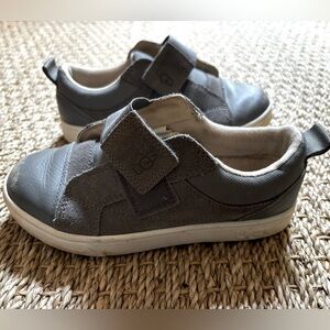 UGG | Kids Low Top Sneaker Uggs Velcro Shoes Size 12